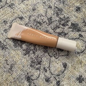 ❤️ SOLD ❤️ Fenty Beauty: Hydrating Foundation